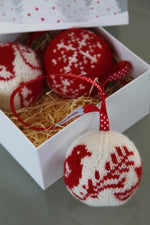 55 Christmas Balls to Knit